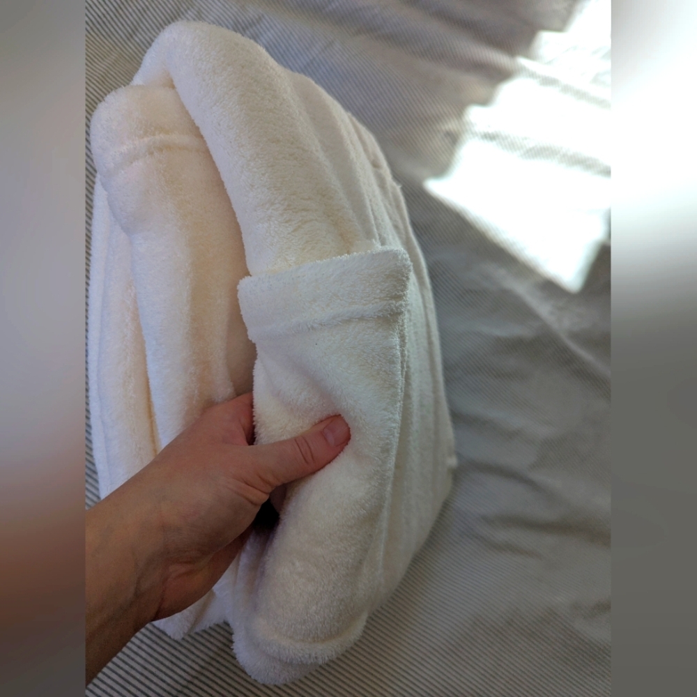 Plush Robe- One Size - Picture 4 of 4